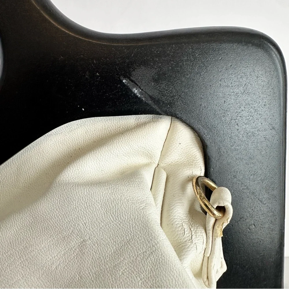 Scarleton White Faux Leather Bag Black Wooden Handle Floral Embellishment‎ Retro